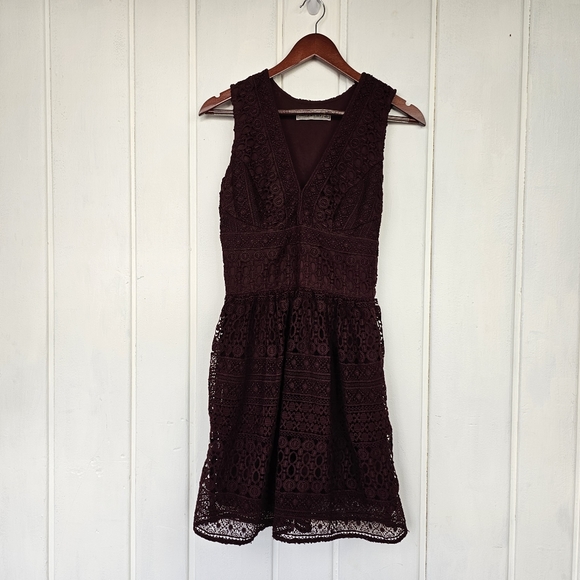 Abercrombie & Fitch Dresses & Skirts - Abercrombie & Fitch Y2K Burgundy Lace Sleeveless Mini Dress sz 2